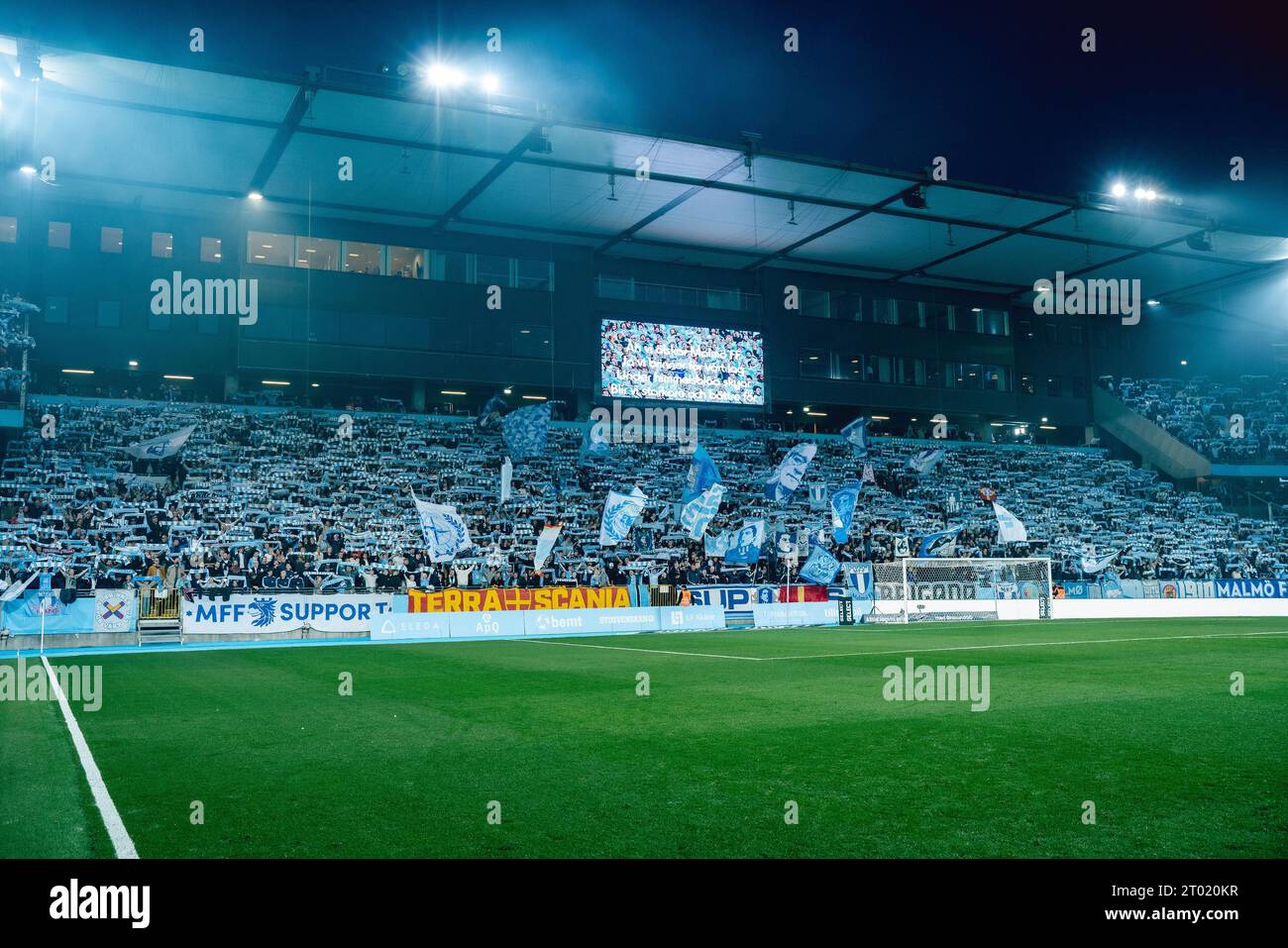Malmoe, Suède. 02 octobre 2023. Fans de football de Malmoe FF vus sur les tribunes lors du match Allsvenskan entre Malmoe FF et Brommapojkarna à Eleda Stadion à Malmoe. (Crédit photo : Gonzales photo/Alamy Live News Banque D'Images