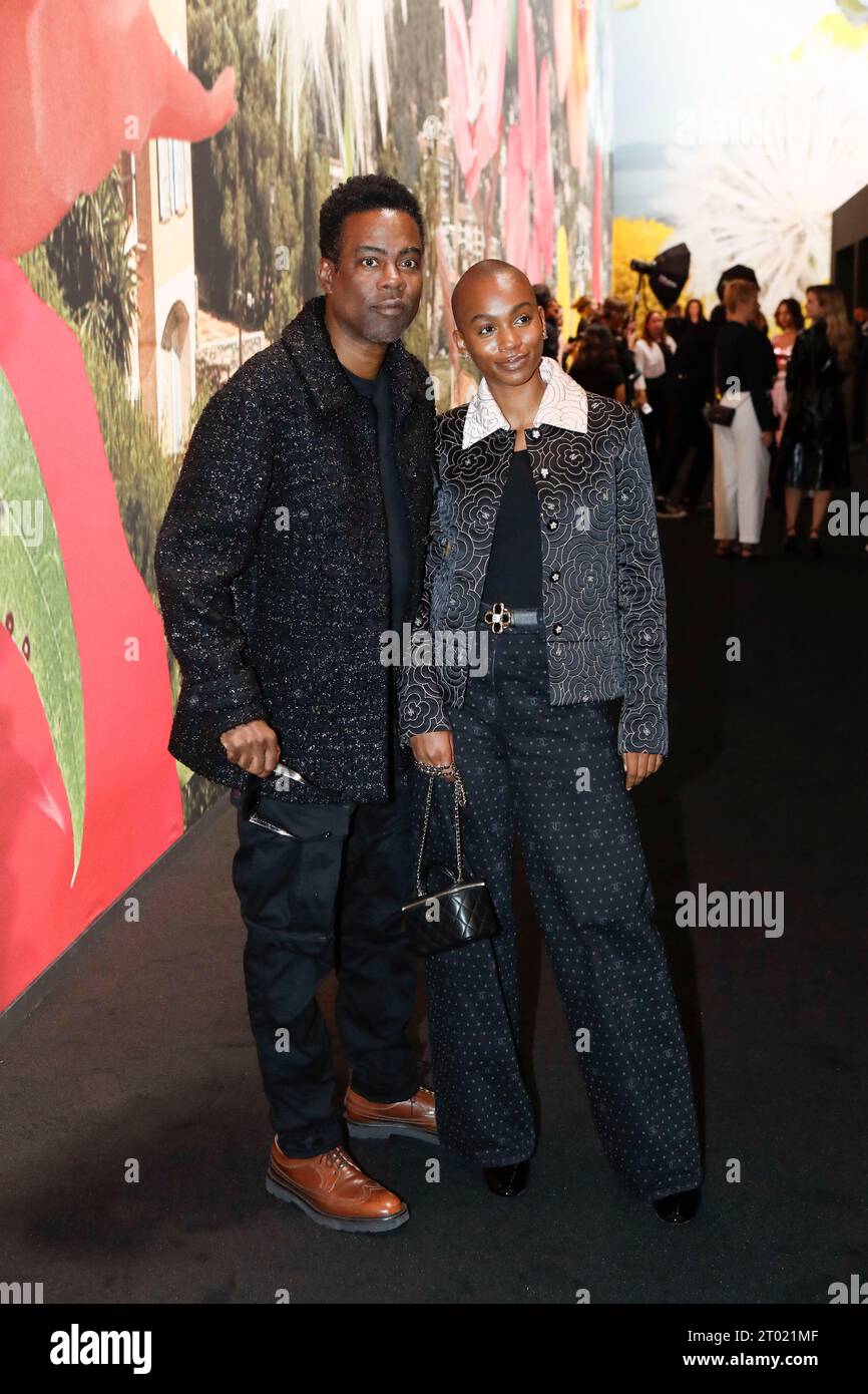 Le comédien Chris Rock et sa fille Lola Simone Rock au défilé Chanel lors des Collections Printemps été 2024 à Paris, France le 3 octobre 2023. (Photo de Jonas Gustavsson/Sipa USA) crédit : SIPA USA/Alamy Live News Banque D'Images