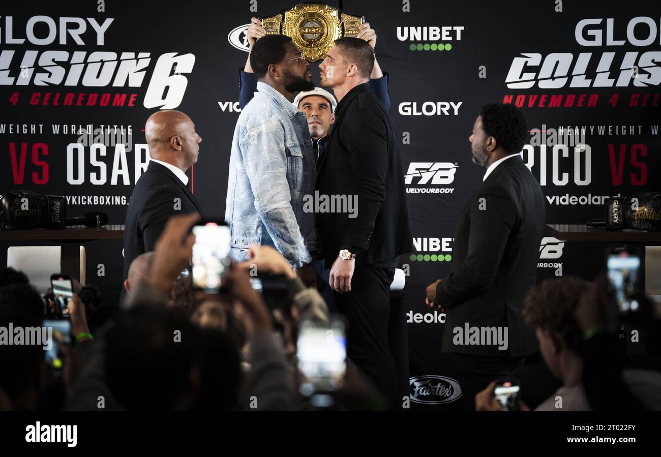HILVERSUM - Kickboxer Rico Verhoeven avec Tariq 'cookie' Osaro lors d'une conférence de presse avant l'événement collision 6 de gloire dans lequel Verhoeven fait son retour sur le ring. Verhoeven défend son titre mondial contre Osaro. ANP FREEK VAN DEN BERGH netherlands Out - belgique Out Banque D'Images