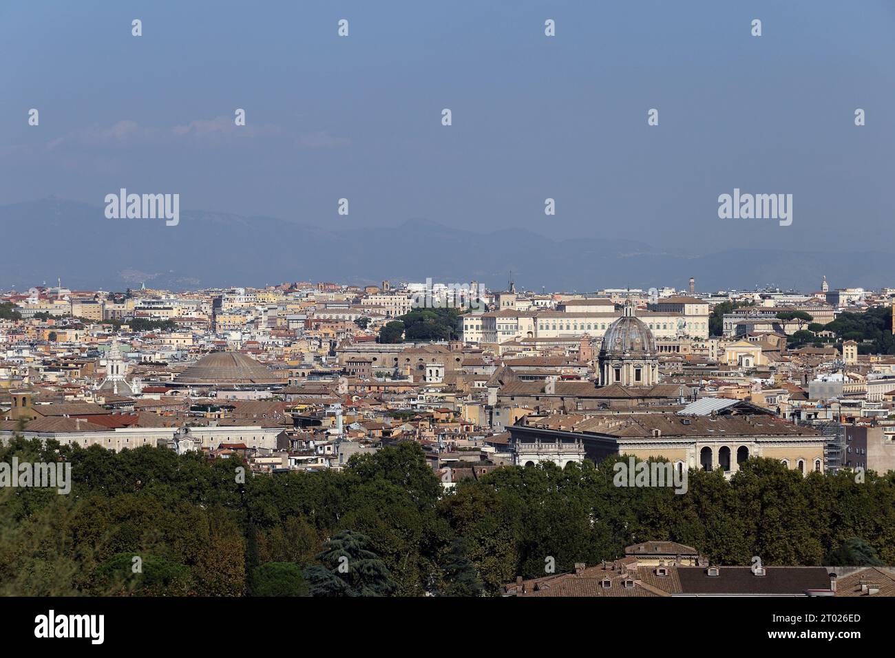 Vue sur la ville de Rome depuis le Janicule avec vue sur le Panthéon Banque D'Images