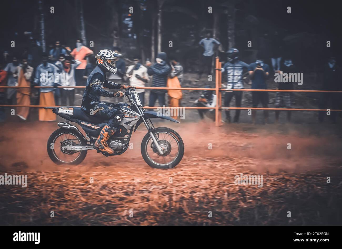 Mud Bike Race en kakkoor Kerala Inde, Bike Stunting Banque D'Images