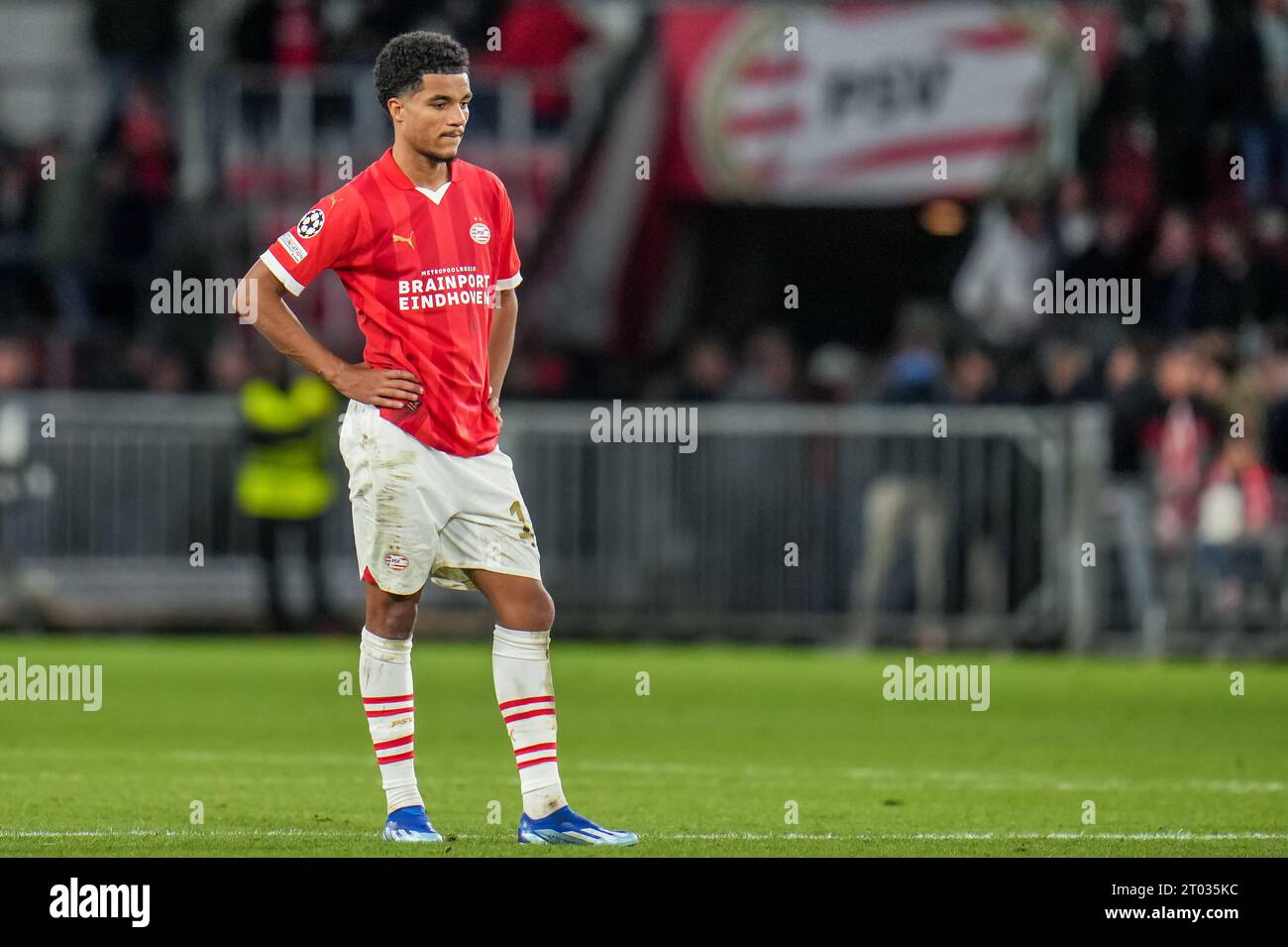 Eindhoven, pays-Bas. 03 octobre 2023. EINDHOVEN, PAYS-BAS - 3 OCTOBRE : Malik Tillman du PSV semble déprimé lors du match du groupe B de l'UEFA Champions League opposant le PSV Eindhoven au Sevilla FC au Phillips Stadion le 3 octobre 2023 à Eindhoven, aux pays-Bas. (Photo Rene Nijhuis/Orange Pictures) crédit : Orange pics BV/Alamy Live News Banque D'Images