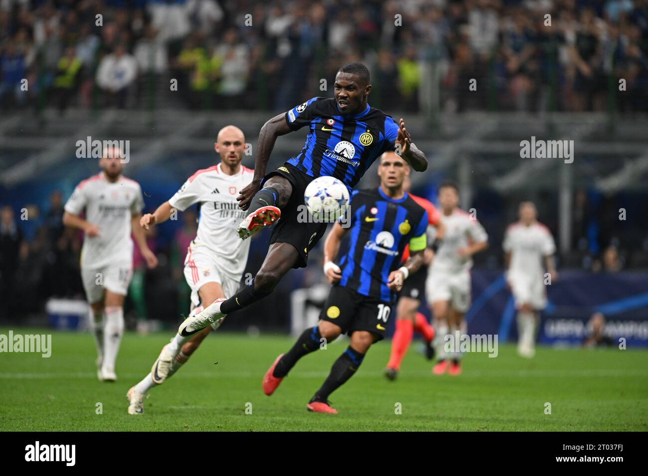 Milan, Italie. 03 octobre 2023. Marcus Thuram du FC Inter lors du match de l'UEFA Champions League entre l'Inter FC Internazionale et SL Benfica, le 3 octobre 2023, au stade Giuseppe Meazza San Siro Siro de Milan, Italie. Photo Tiziano Ballabio crédit : Tiziano Ballabio/Alamy Live News Banque D'Images Milan, Italie. 03 octobre 2023. Marcus Thuram du FC Inter lors du match de l'UEFA Champions League entre l'Inter FC Internazionale et SL Benfica, le 3 octobre 2023, au stade Giuseppe Meazza San Siro Siro de Milan, Italie. Photo Tiziano Ballabio crédit : Tiziano Ballabio/Alamy Live News Banque D'Images