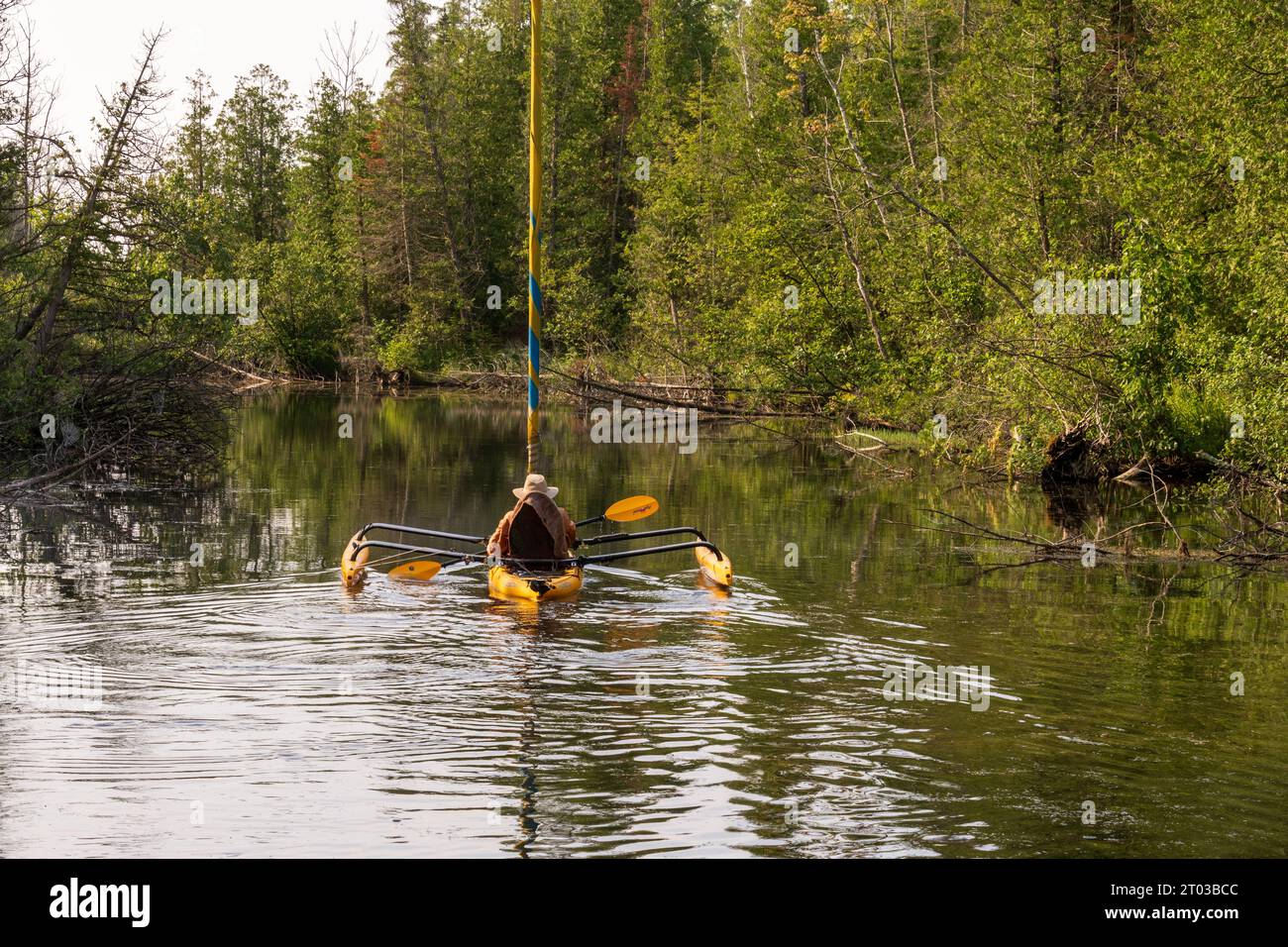 Une des choses que j'aime faire pour les loisirs de plein air dans le comté de Door est le kayak dans les nombreux ruisseaux et lacs intérieurs là-bas, ainsi que le lac Michigan. Banque D'Images