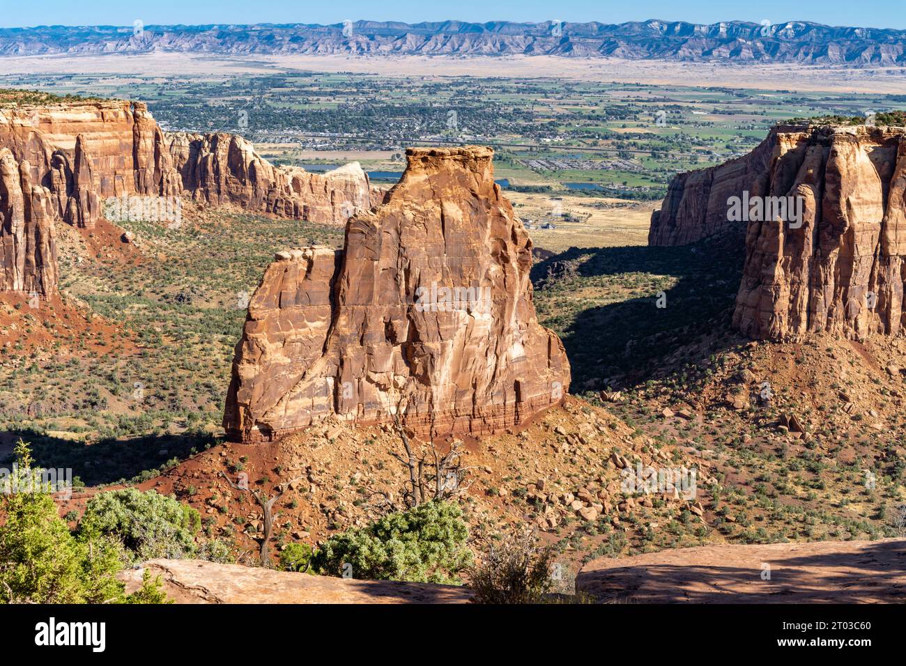 Monumnetas et Canyons vus au large de Rim Rock Drive dans le Colorado National Monument Banque D'Images