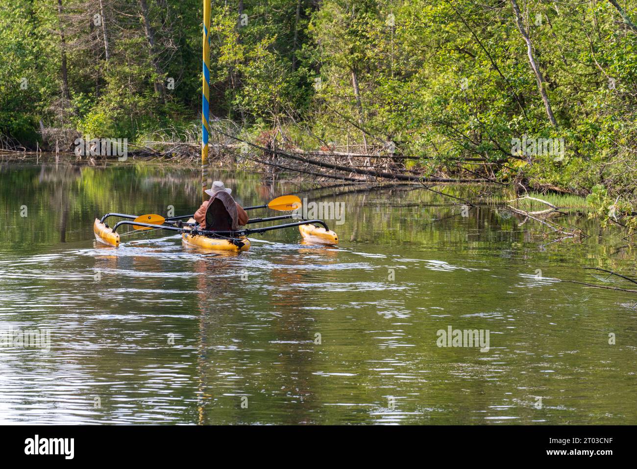 Une des choses que j'aime faire pour les loisirs de plein air dans le comté de Door est le kayak dans les nombreux ruisseaux et lacs intérieurs là-bas, ainsi que le lac Michigan. Banque D'Images