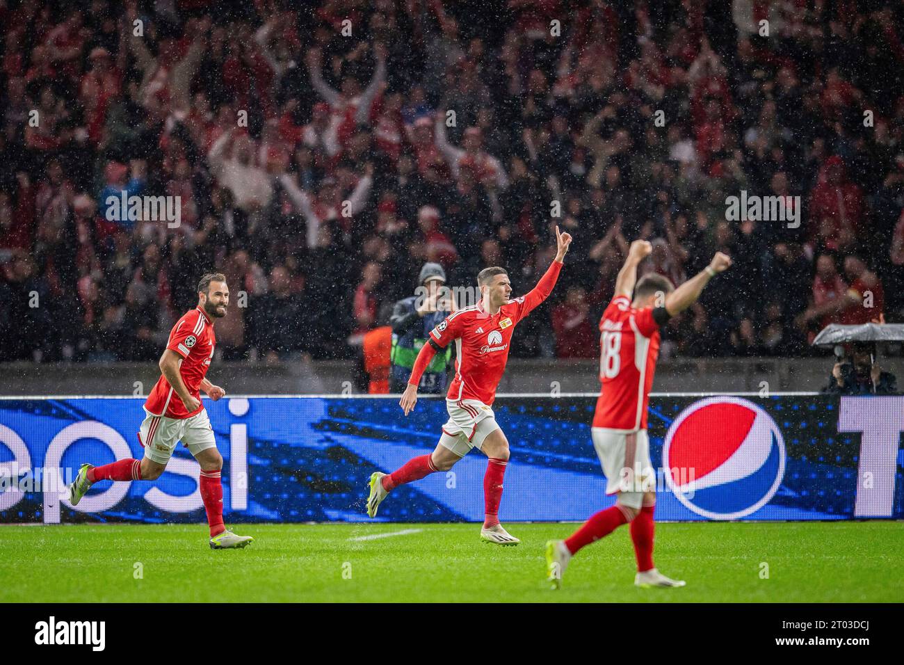 Jubel zum 10 durch Robin Gosens (1. FC Union Berlin, 6) die spaeter