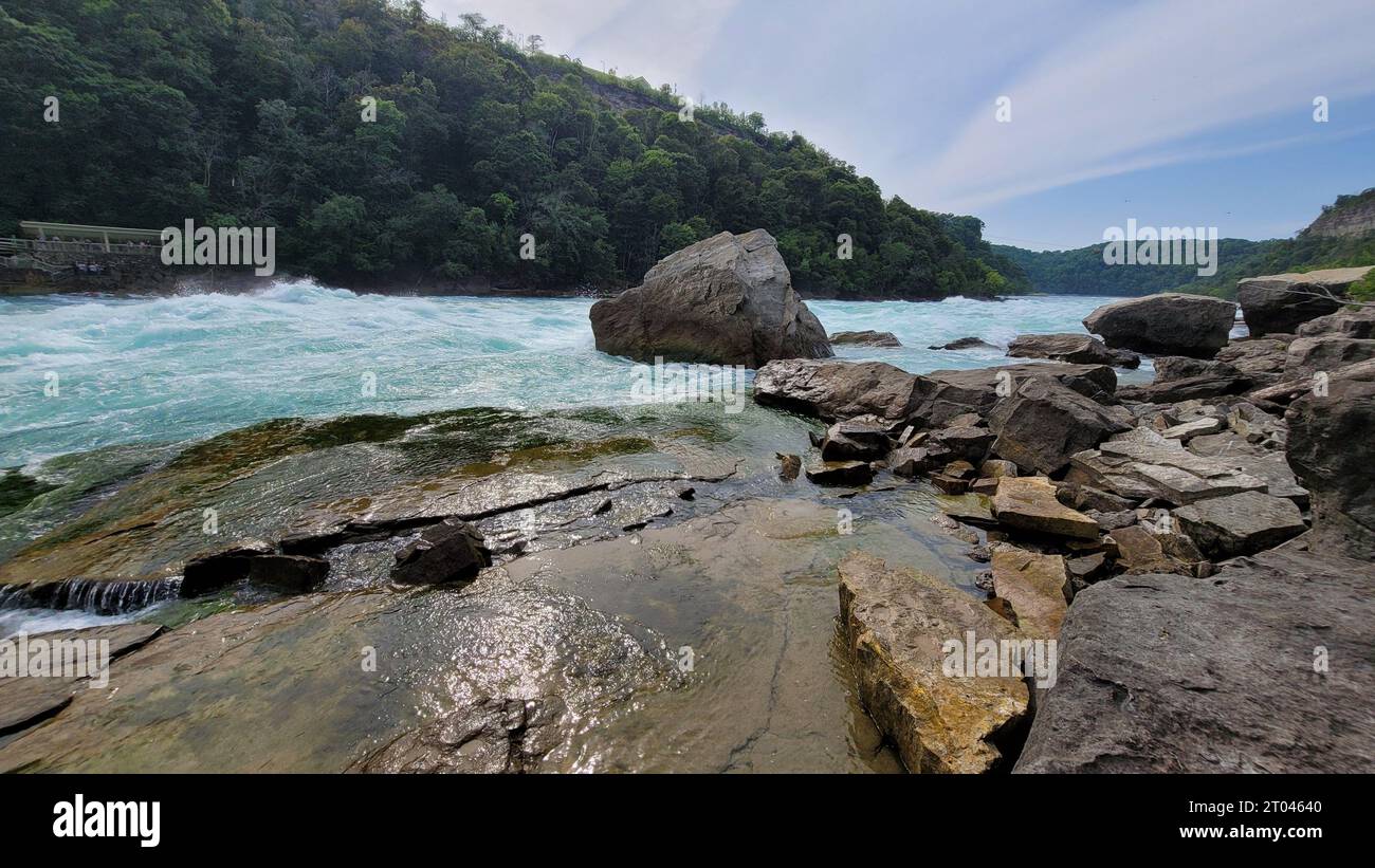 Une vue panoramique de la rivière Niagara au parc national Whirlpool près de Niagara Falls, NY, États-Unis Banque D'Images