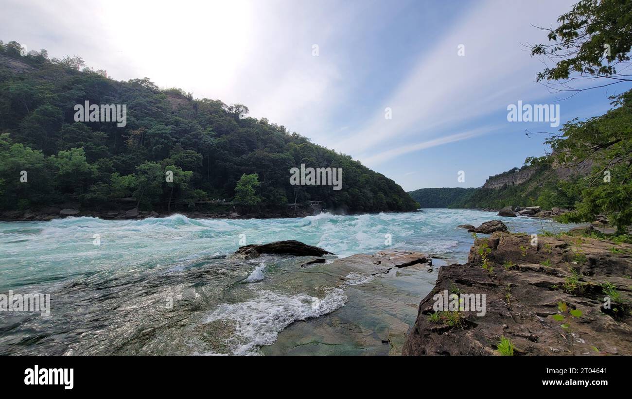 Une vue panoramique de la rivière Niagara au parc national Whirlpool près de Niagara Falls, NY, États-Unis Banque D'Images