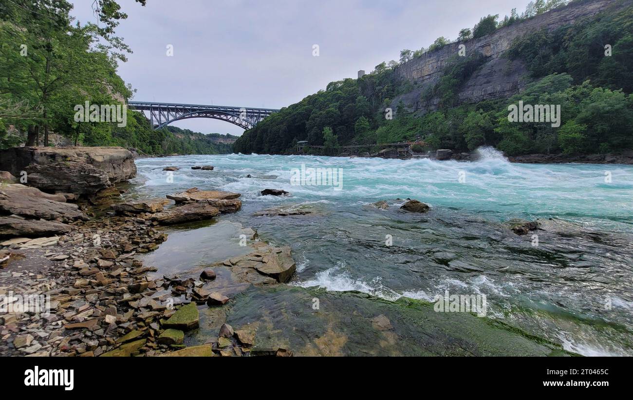 Une vue panoramique de la rivière Niagara au parc national Whirlpool près de Niagara Falls, NY, États-Unis Banque D'Images