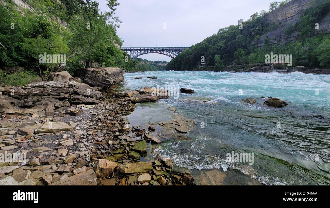 Une vue panoramique de la rivière Niagara au parc national Whirlpool près de Niagara Falls, NY, États-Unis Banque D'Images