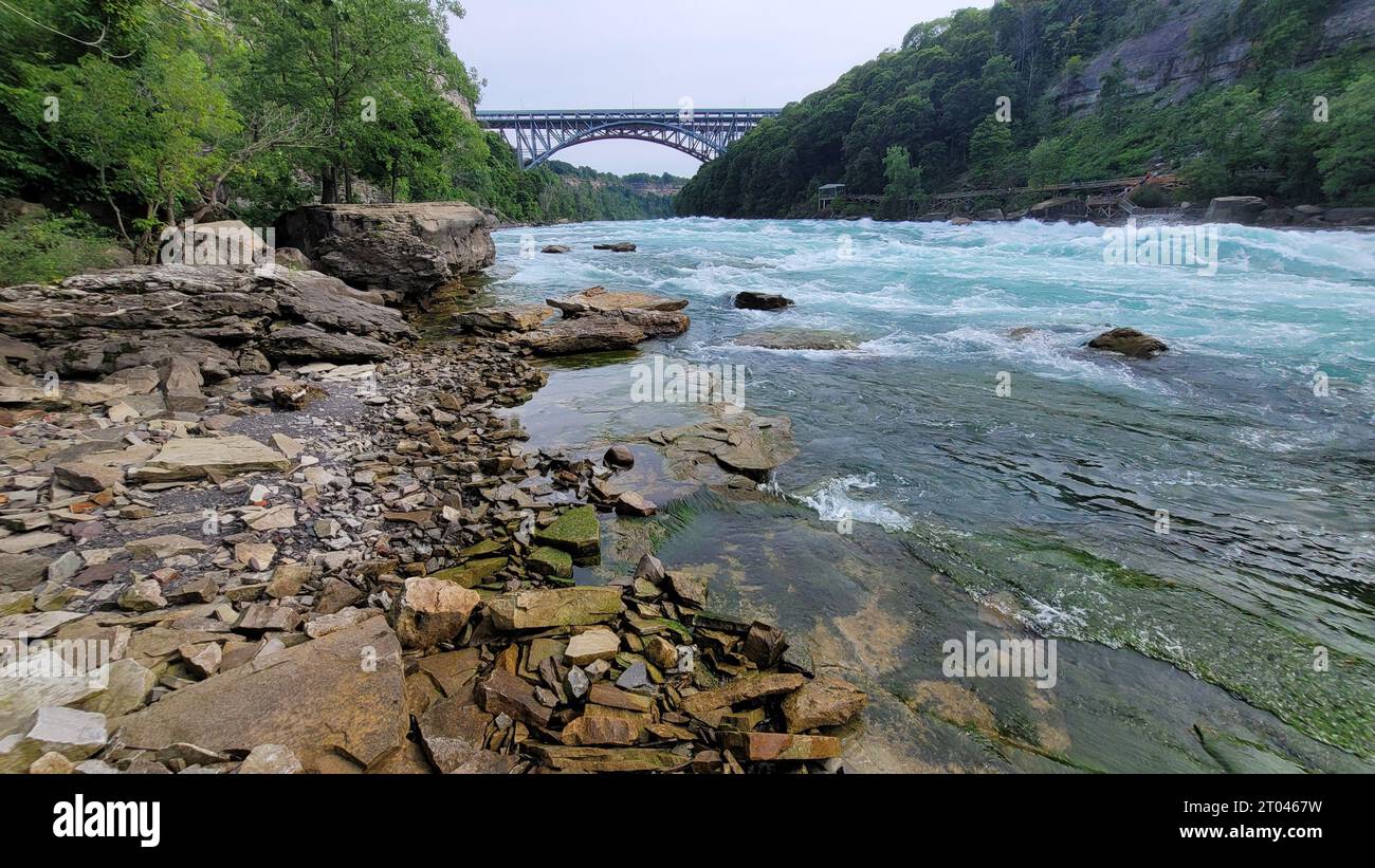 Une vue panoramique de la rivière Niagara au parc national Whirlpool près de Niagara Falls, NY, États-Unis Banque D'Images
