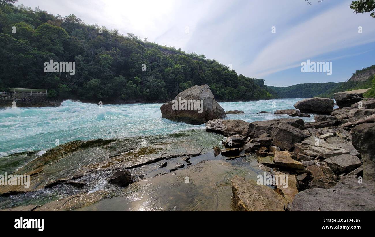 Une vue panoramique de la rivière Niagara au parc national Whirlpool près de Niagara Falls, NY, États-Unis Banque D'Images