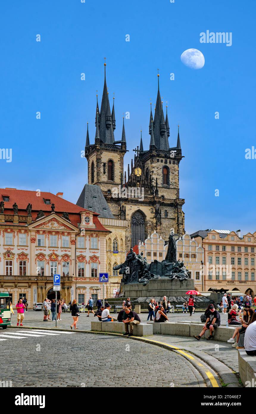 Monument Jan Hus et église Teyn sur la place de la Vieille ville, Prague, République tchèque Banque D'Images