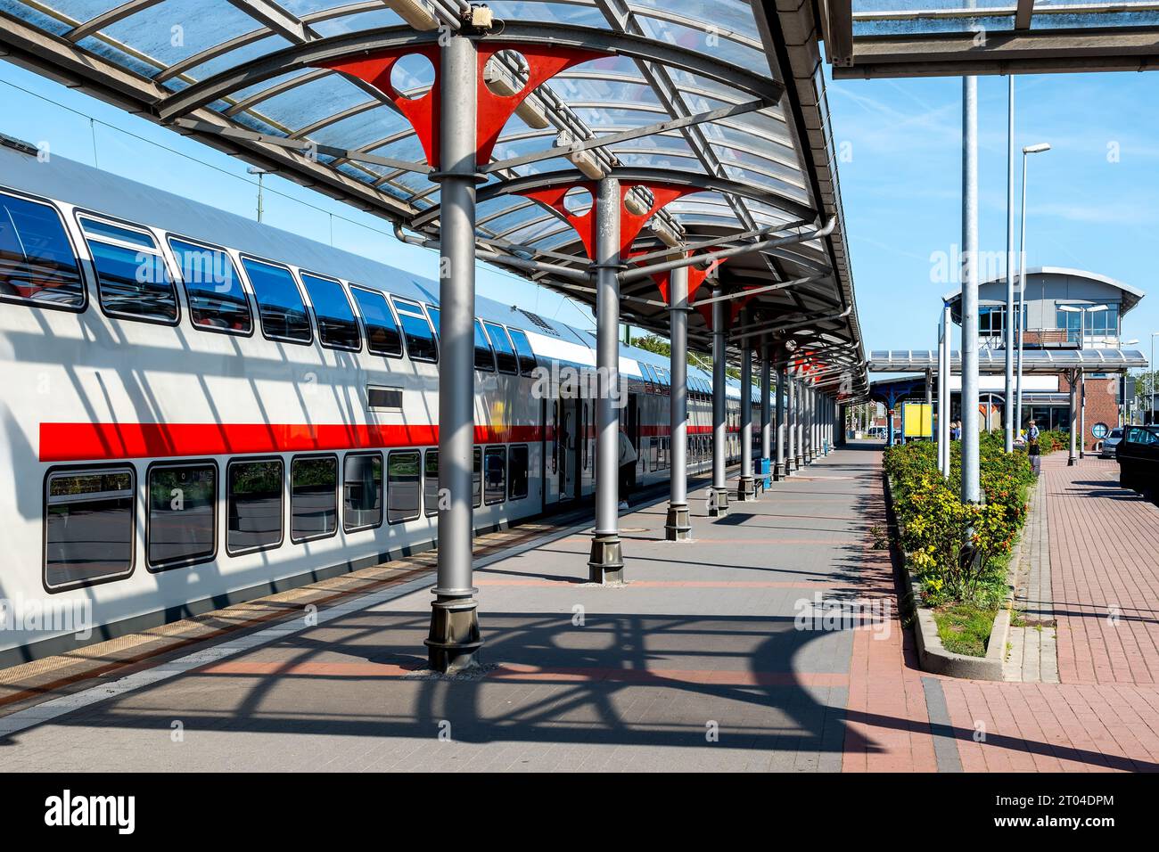 Emden, Allemagne, 10.02.2023 : Nouveau train ic de la Deutsche Bahn à la gare d'Emden, Allemagne Banque D'Images