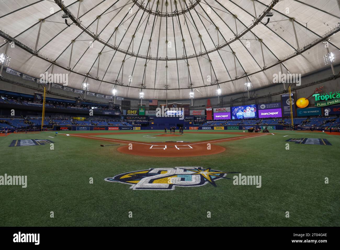 St. Petersburg, FL USA ; Une image générale du terrain de jeu avant un match de Wild Card de la MLB entre les Rays de Tampa Bay et les Rangers du Texas sur Tuesda Banque D'Images