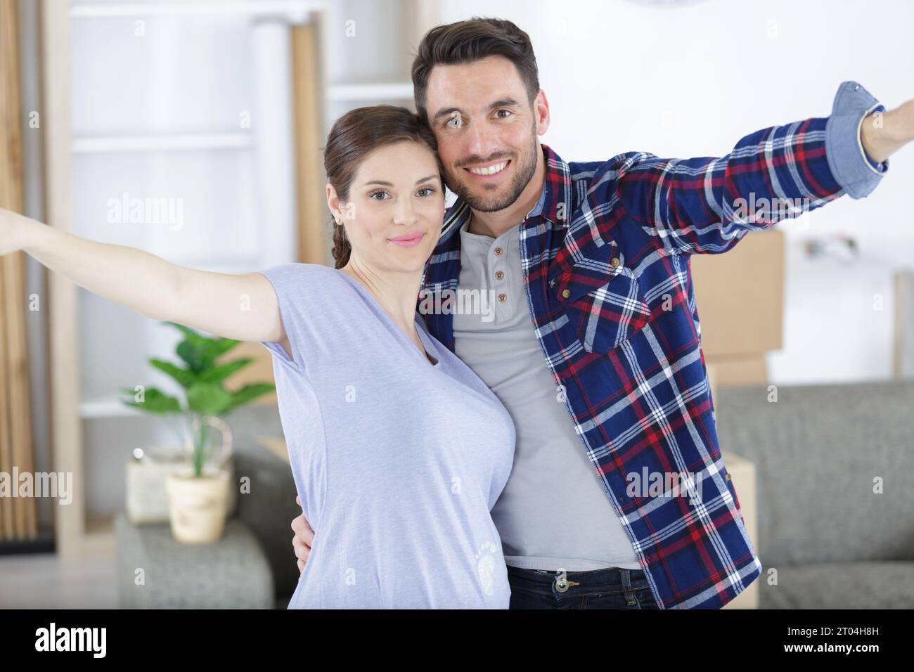 heureux couple agitant à la caméra Banque D'Images
