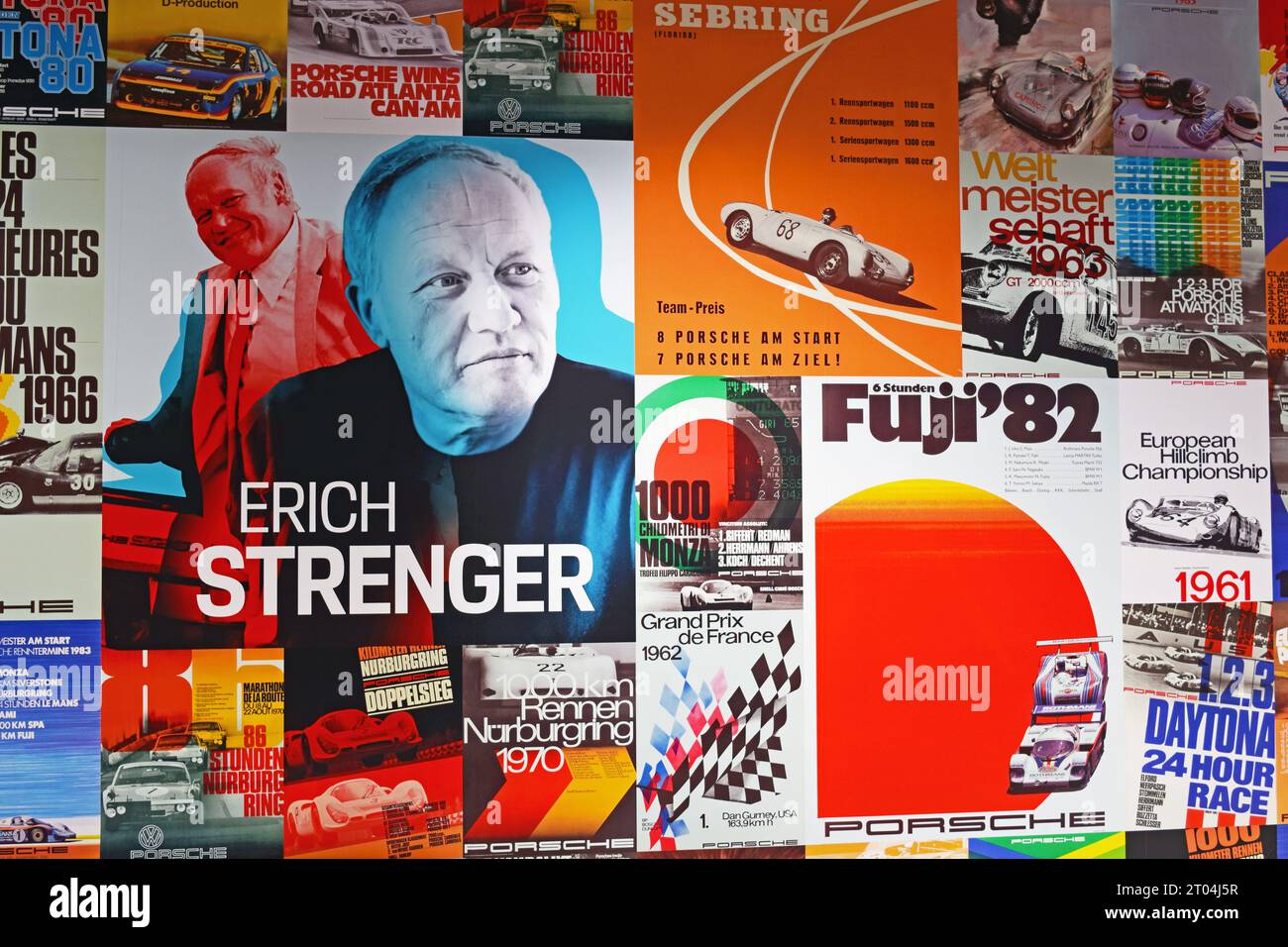Mur des dates et affiches Porsche emblématiques Banque D'Images