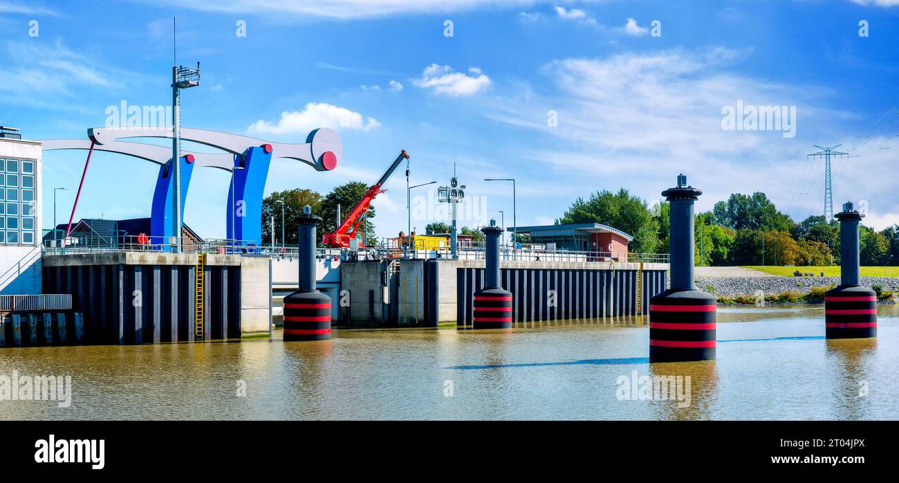 Écluse Nesserlander dans le port extérieur d'Emden, Allemagne - Nesserlander Schleuse im Außenhafen von Emden, Allemagne Banque D'Images