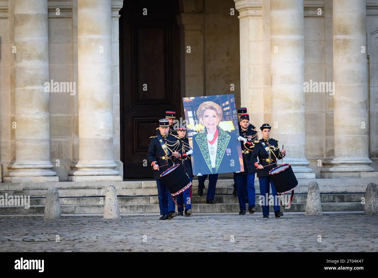 Paris, France. 03 octobre 2023. Ambiance lors d'un hommage national à la défunte historienne française et secrétaire perpétuelle de l'Académie française Hélène Carrere d'Encausse à l'Hôtel des Invalides à Paris, France le 3 octobre 2023. Photo Eric Tschaen/Pool/ABACAPRESS.COM crédit : Abaca Press/Alamy Live News Banque D'Images