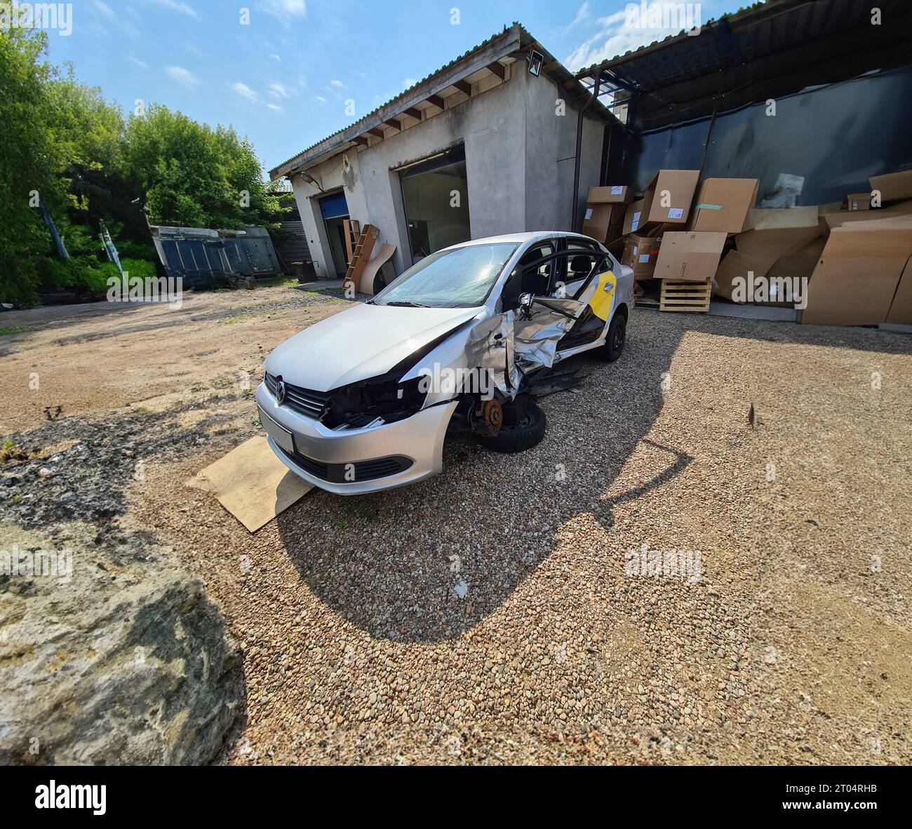Tbilissi, Géorgie - 26 juillet 2022 : voiture de taxi Volkswagen gris cassé. Banque D'Images