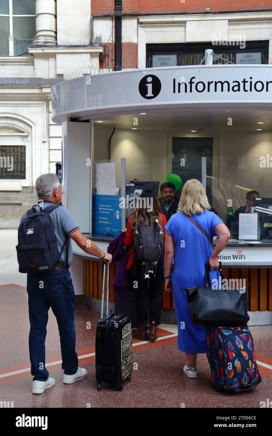 Londres, Royaume-Uni. 4 octobre 2023. Aucun train ne quitte la gare de Victoria, à l'exception des trains de Gatwick en raison de la grève déclenchée par le syndicat. Crédit : Uwe Deffner/Alamy Live News Banque D'Images