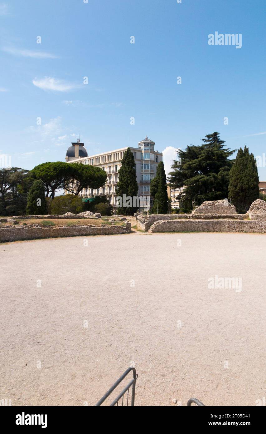 Arènes de Cimiez. Nice, France. Les arènes de Cimiez sont un amphithéâtre romain situé à Nice dans le quartier de Cimiez. (135) Banque D'Images