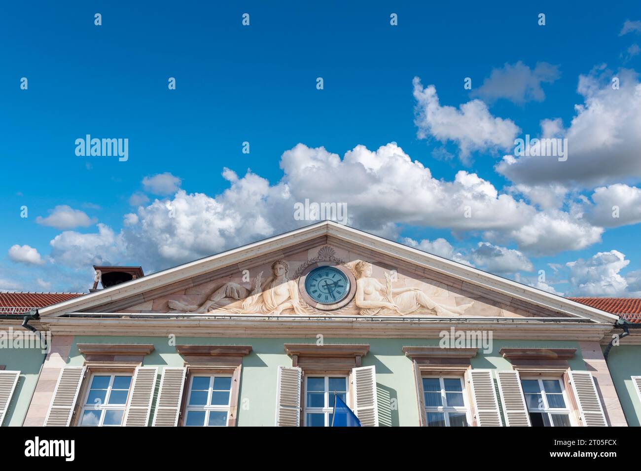 Triangle à pignon de la mairie classique, Molsheim, Alsace, France, Europe Banque D'Images