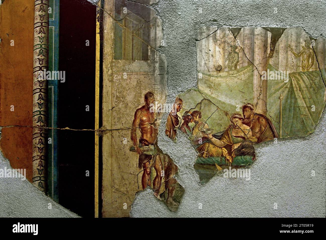 Maison de Giuseppe II - mort de Sofonisba - Maison de Joseph II fresque représentant, à gauche, des parties d'un comestible décoré de motifs ciselés. A l'intérieur, une scène de banquet. Fresque Pompéi Roman City est situé près de Naples dans la région Campanie en Italie. Pompéi a été enterré sous 4-6 m de cendres volcaniques et de ponce lors de l'éruption du Vésuve en 79. Italie Banque D'Images