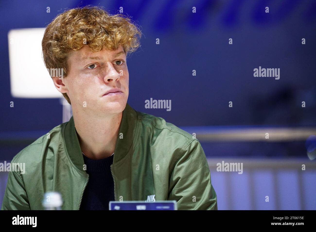 Turin, Italie - novembre 2022 : le jeune joueur de tennis italien Jannik Sinner photographié lors d'une conférence de presse. Banque D'Images