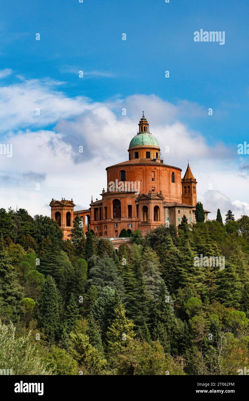 Bologne en Émilie-Romagne dans le nord de l'Italie sept 2023 le sanctuaire de la Madone de San Luca est une église basilique à Bologne, dans le nord de l'Italie, située Banque D'Images