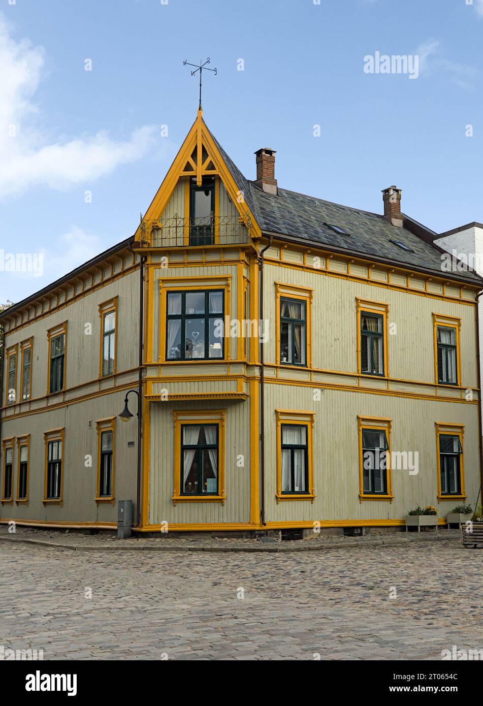 Bâtiment jaune à Fredrikstad, Norvège. Banque D'Images