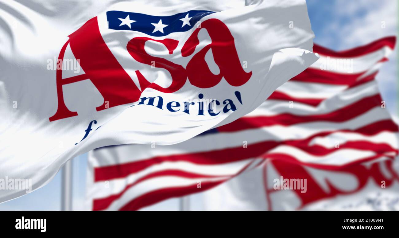 Bentonville, États-Unis, juin 20 2023 : drapeau de campagne présidentielle ASA Hutchinson 2024 brandissant avec drapeau américain. Illustration éditoriale 3d rendu d'illustration Banque D'Images