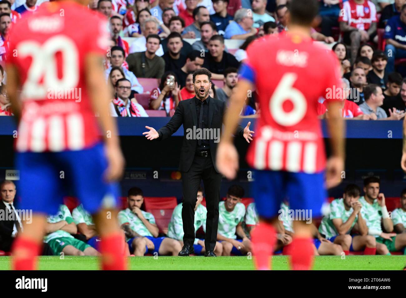 MADRID - l'entraîneur de l'Atletico Madrid Diego Simeone lors du match de l'UEFA Champions League opposant l'Atletico Madrid et le Feyenoord Rotterdam à l'Estadio Metropolitano le 4 octobre 2023 à Madrid, Espagne. ANP OLAF KRAAK Banque D'Images