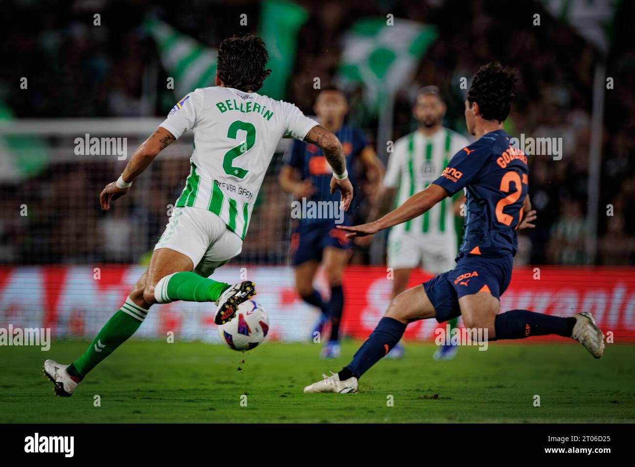 Hector Bellerin lors du match de Liga 23/24 entre le Real Betis et Valencia CF à l'Estadio Benito Villamarin, Séville. (Maciej Rogowski) Banque D'Images