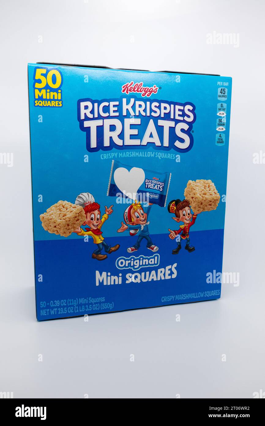 Boîte de mini Kellogg's Rice Crispy friandises sur fond blanc Banque D'Images