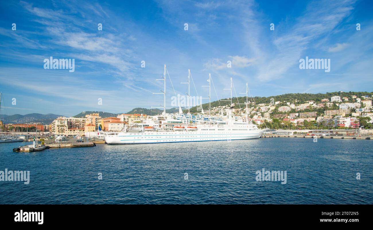 Nice, France - 10 03 2023 : Club Med 2 bateau de croisière à cinq mâts. Banque D'Images