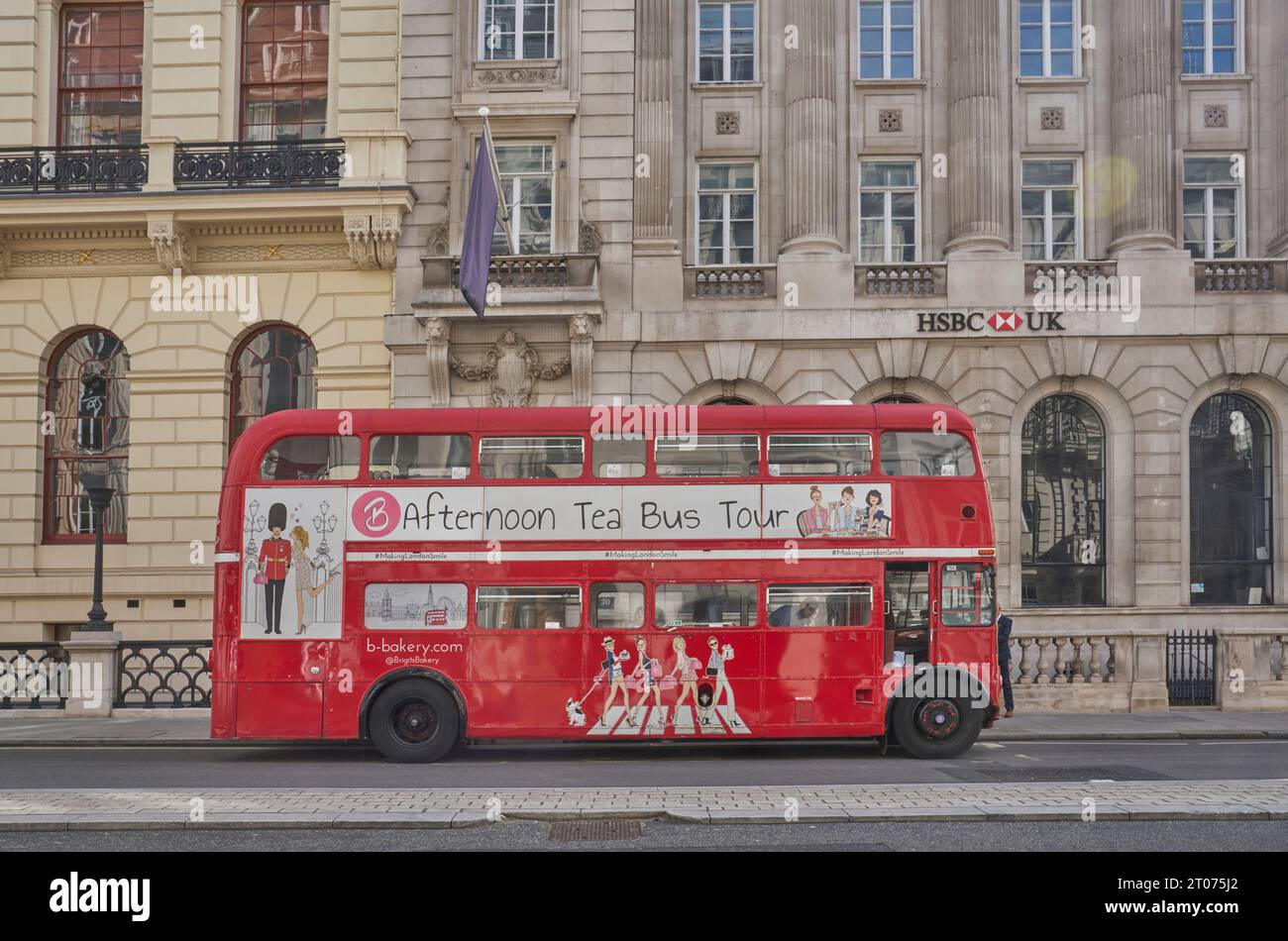 Bus Red London routemaster. Thé dans un bus. Banque D'Images