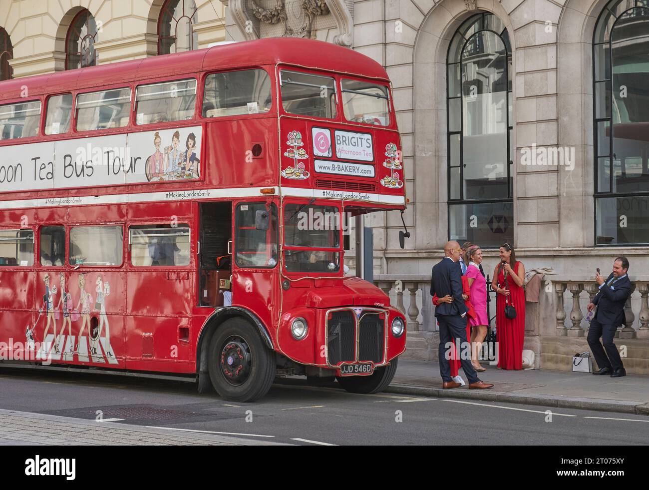 Bus Red London routemaster. Thé dans un bus. Banque D'Images