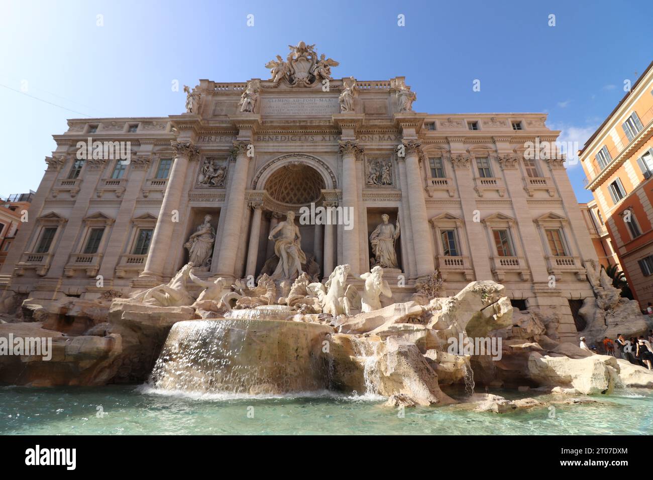 Fontaine de Trevi, Rome, Italie. Image citadine de Rome, Italie avec la célèbre fontaine de Trevi par temps ensoleillé. Banque D'Images