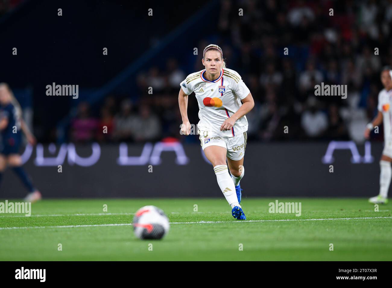 Paris, France. 01 octobre 2023. Eugenie le Sommer lors du D1 Arkema Women football Match Paris Saint-Germain (PSG) VS Olympique Lyonnais Lyon (OL) au Parc des Princes à Paris, France le 1 octobre 2023. Crédit : Victor Joly/Alamy Live News Banque D'Images