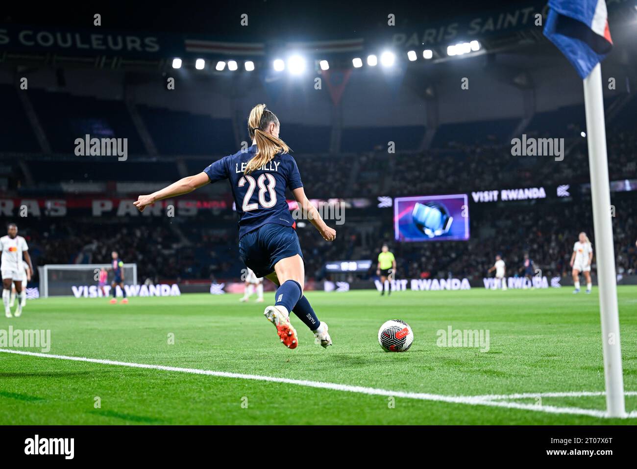 Paris, France. 01 octobre 2023. Jade le Guilly lors du D1 Arkema Women football Match Paris Saint-Germain (PSG) VS Olympique Lyonnais Lyon (OL) au Parc des Princes à Paris, France le 1 octobre 2023. Crédit : Victor Joly/Alamy Live News Banque D'Images