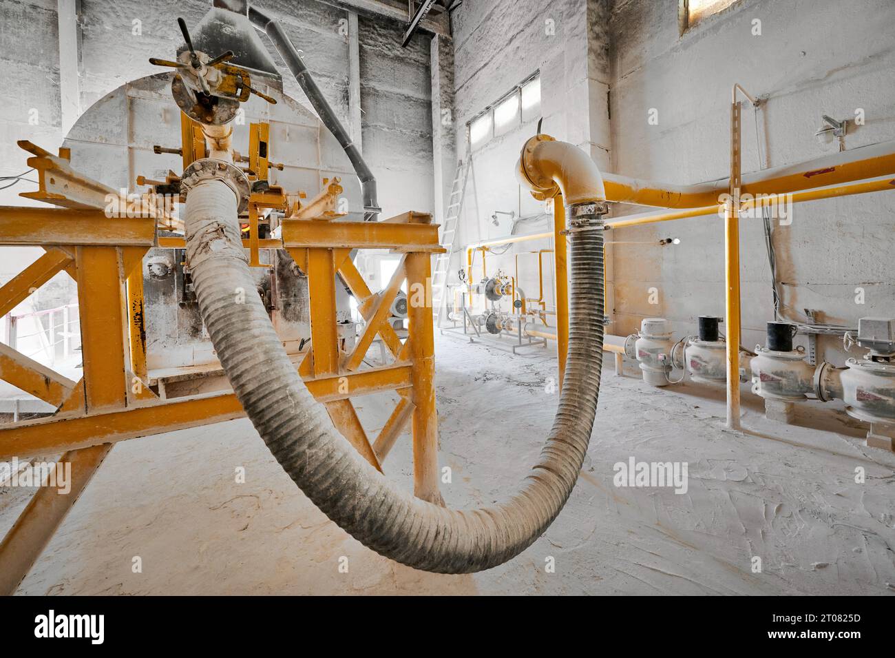 Dispositif de combustion de combustible du four rotatif au complexe de fabrication Banque D'Images