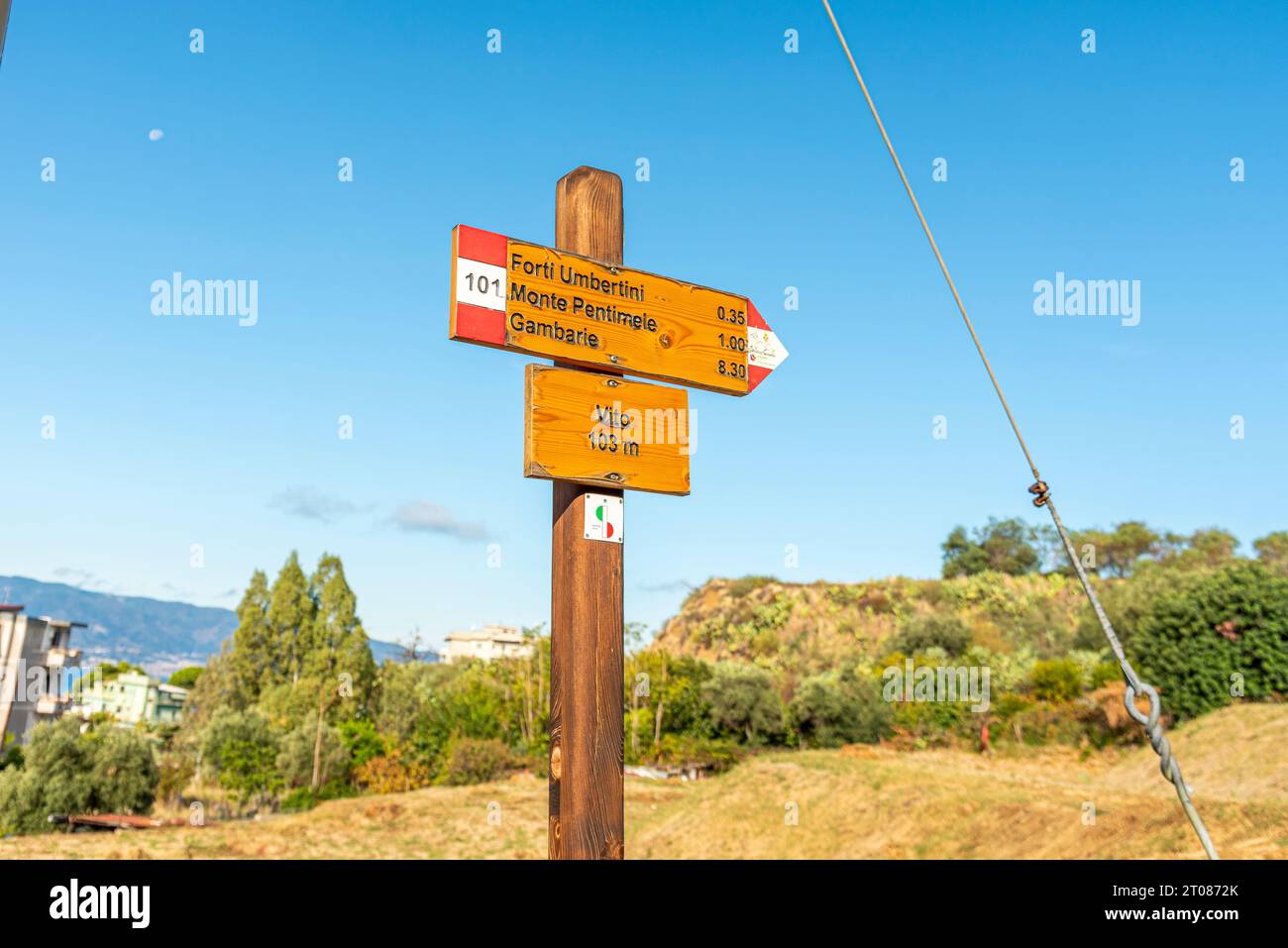 Segnaletica di inizio Percorso di Trekking verso Pentimele Banque D'Images