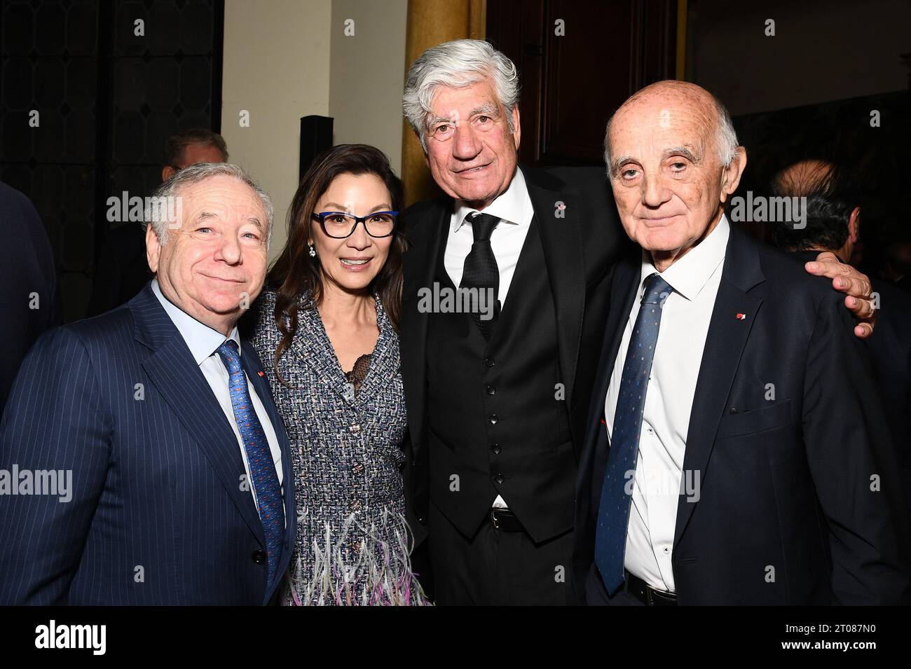 New York, États-Unis. 04 octobre 2023. (G-D) Jean Todt, Michelle Yeoh, Maurice Levy et le Prof. Gérard Saillant assistent au dîner-bénéfice du lancement Amérique du Paris Brain Institute qui s’est tenu au Consulat de France à New York, NY, le 4 octobre 2023. (Photo Anthony Behar/Sipa USA) crédit : SIPA USA/Alamy Live News Banque D'Images