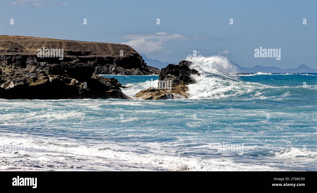 Vue d'ensemble de Playa de los Muertos (Plage des morts), une plage de sable volcanique noir - Ajuy, Pajara, Fuerteventura, Îles Canaries, Espagne - 20.09.2023 Banque D'Images