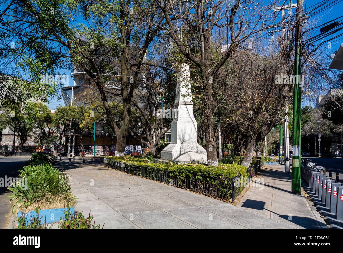 Mexico, CDMX, Mexique, le paysage urbain d'une place dans le quartier Condesa de CDMX, Mexico. Editorial uniquement. Banque D'Images