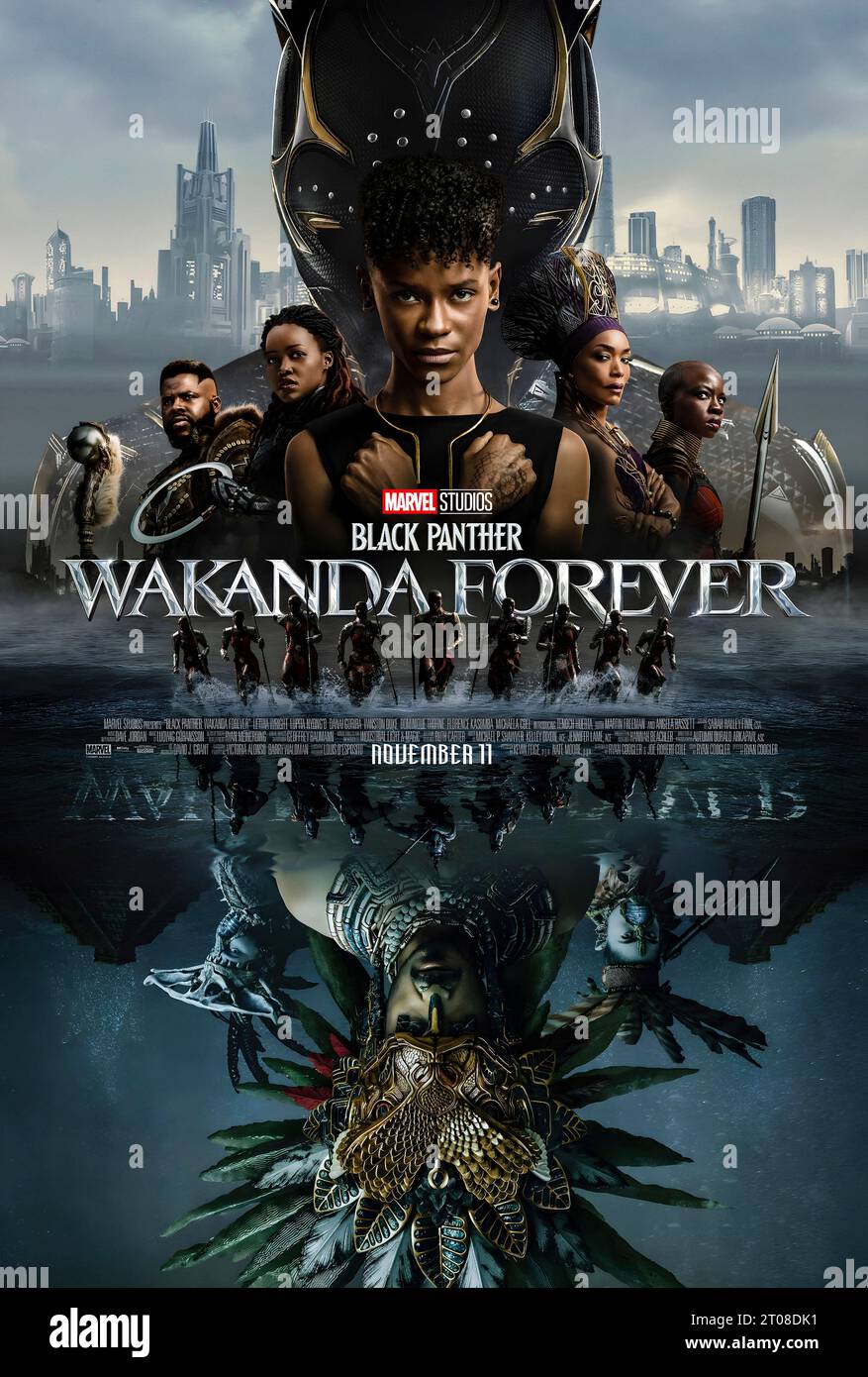 Black Panther : Wakanda Forever (2022) réalisé par Ryan Coogler et mettant en vedette Letitia Wright, Lupita Nyong'o, Danai Gurira. Le peuple du Wakanda se bat pour protéger sa maison des puissances mondiales intervenantes alors qu'il pleure la mort du roi T'Challa. Affiche US d'une feuille***USAGE ÉDITORIAL SEULEMENT*** crédit : BFA / Walt Disney Studios Banque D'Images