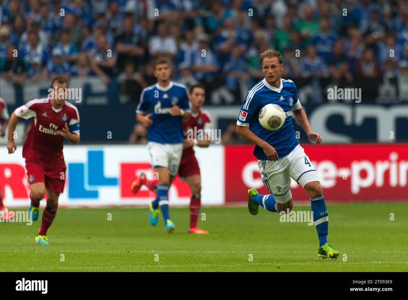 Benedikt Höwedes Aktion FC Schalke 04 - Hamburger SV 3:3 Fußball Bundesliga in Gelsenkirchen, Deutschland am 11.08.2013 Banque D'Images