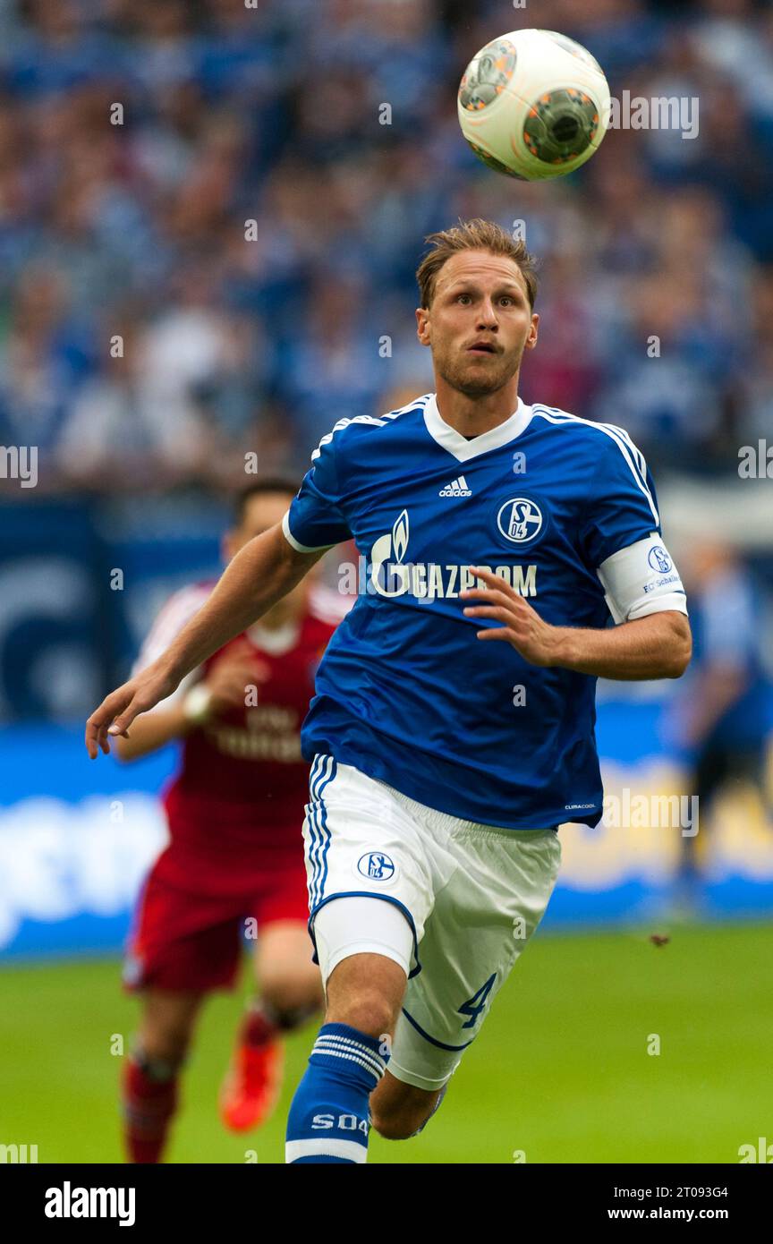 Benedikt Höwedes Aktion FC Schalke 04 - Hamburger SV 3:3 Fußball Bundesliga in Gelsenkirchen, Deutschland am 11.08.2013 Banque D'Images